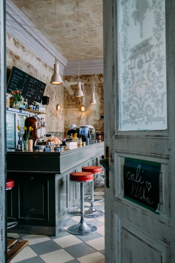 Bar / restaurace / café - Café Letka: Místo, kde stěny vyprávějí příběh času