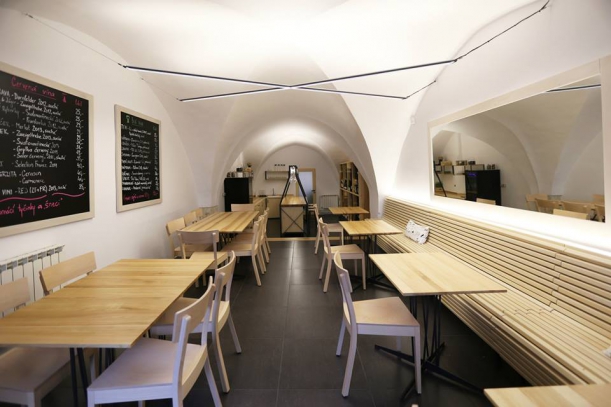 Bar / restaurace / café - Vinný bar Chatka: Prostor na míru vínu i hostům