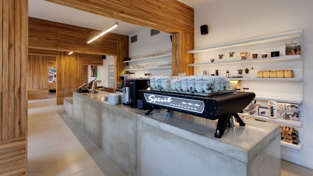Bar / restaurace / café - Kavárna Místo: Labyrint provoněný kávou a dřevem