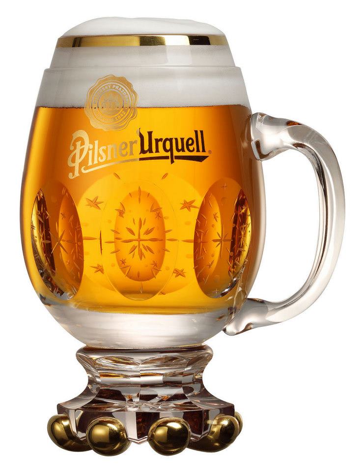 Stejný designér je též autorem tohoto speciálního poháru pro Pilsner Urquel, který byl v roce 2013 určen jako dar pro nového papeže Františka.