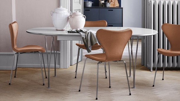 Židle Series 7 je kromě své praktičnosti oblíbená i díky své variabilitě. Dnes se vyrábí v celé řadě provedení určených pro používání jak v domácnosti, tak v kancelářích.