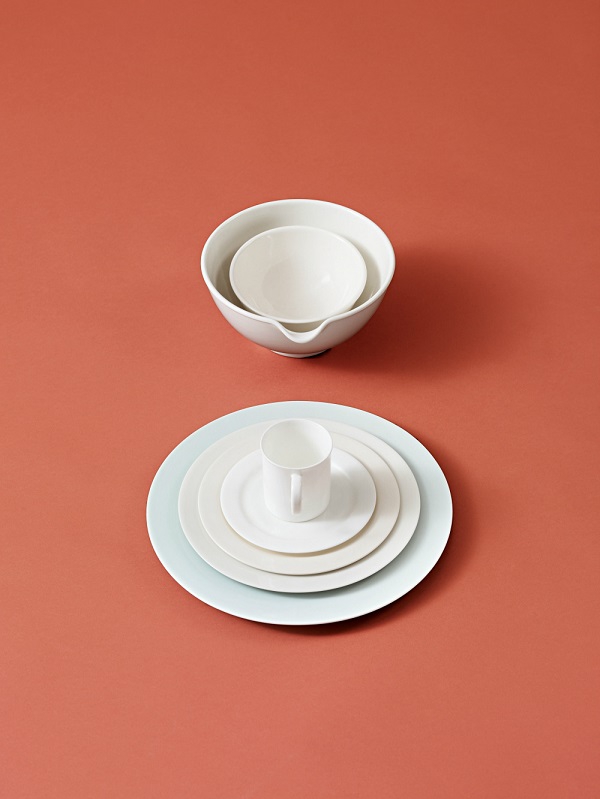 Doplňky - Malovaný porcelán nebo čistou keramiku? Jídelna snese obojí