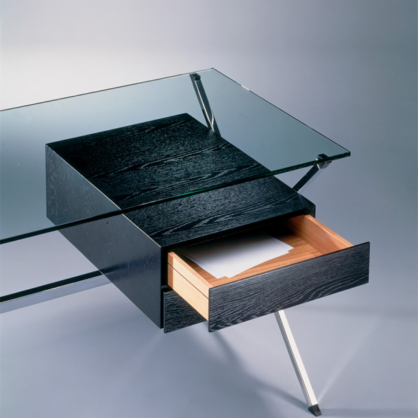 Nábytek - Albini Desk: přísná geometrická forma jako vrchol elegance