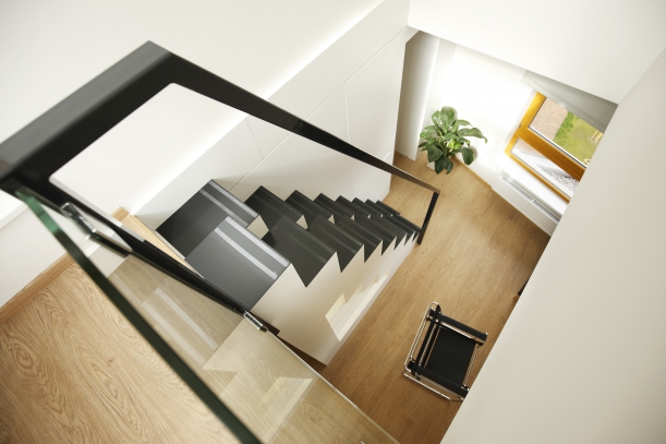 Interiér - Úsporné a chytré řešení bytu podle architekta Gala Karaguly