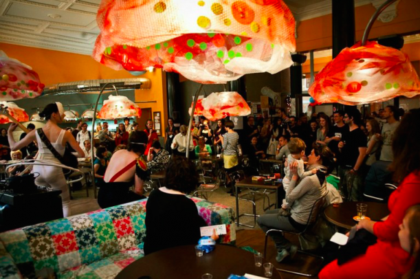 Bar / restaurace / café - Kafe Damu: Inspirováno prostorem