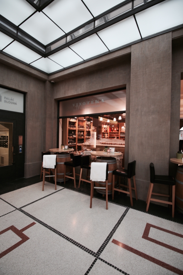 Bar / restaurace / café - Vinotéka U Mouřenína: Když víno udává atmosféru