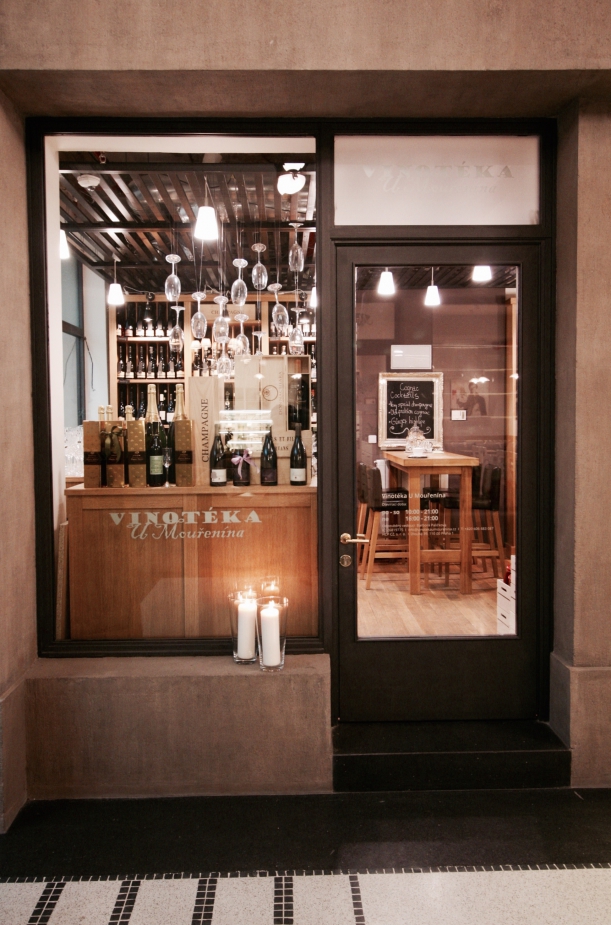 Bar / restaurace / café - Vinotéka U Mouřenína: Když víno udává atmosféru