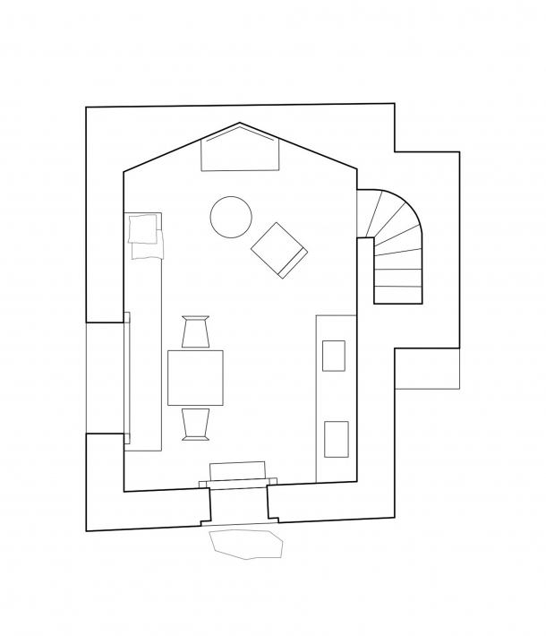 Exteriér - Lesní domek působí jako betonová skrýš