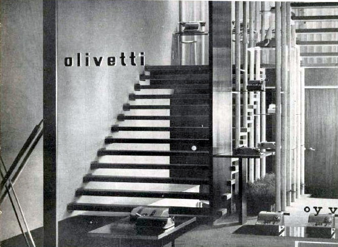 Tapiovaara navrhl na počátku šedesátých let v Helsinkách butik pro italskou značku na výrobu psacích strojů a počítačů Olivetti, která svými interiéry ve své době zaměstnávala designéry a architekty po celém světě. 