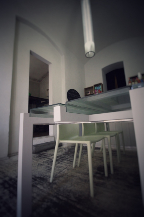 Bar / restaurace / café - Bistro No. 19: Designové produkty jako předkrm, výstava  jako zákusek