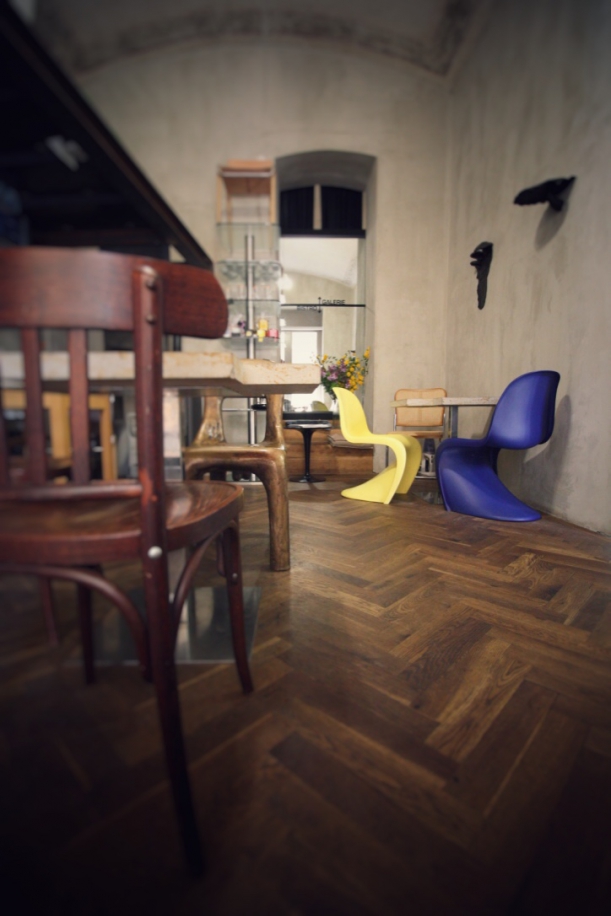 Bar / restaurace / café - Bistro No. 19: Designové produkty jako předkrm, výstava  jako zákusek