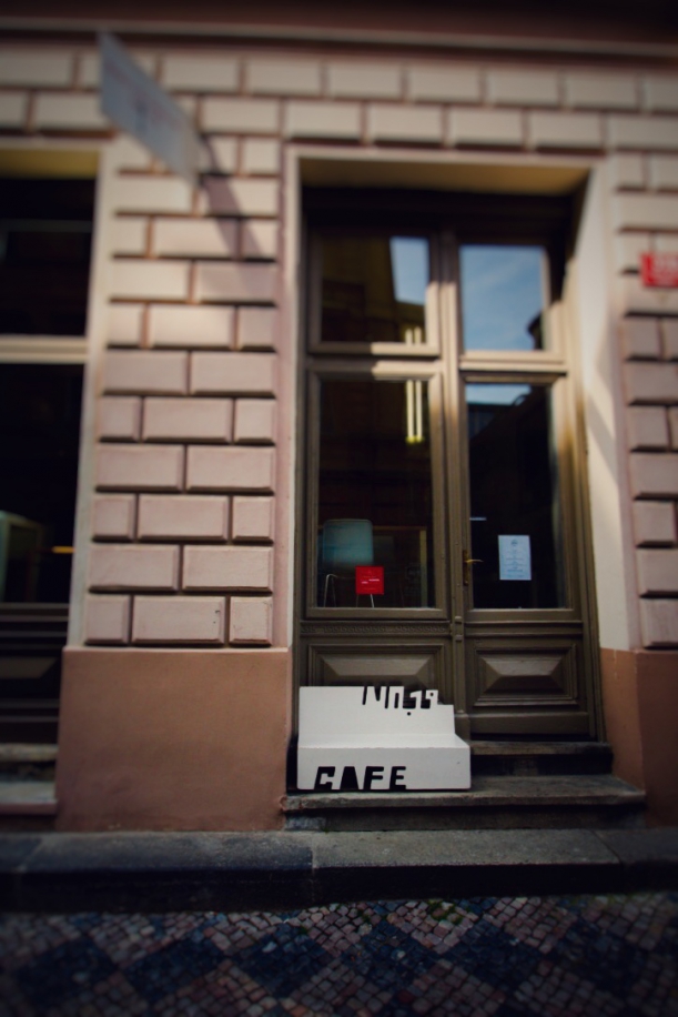 Bar / restaurace / café - Bistro No. 19: Designové produkty jako předkrm, výstava  jako zákusek