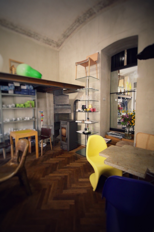 Bar / restaurace / café - Bistro No. 19: Designové produkty jako předkrm, výstava  jako zákusek