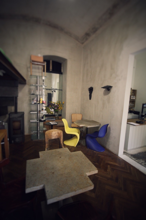 Bar / restaurace / café - Bistro No. 19: Designové produkty jako předkrm, výstava  jako zákusek