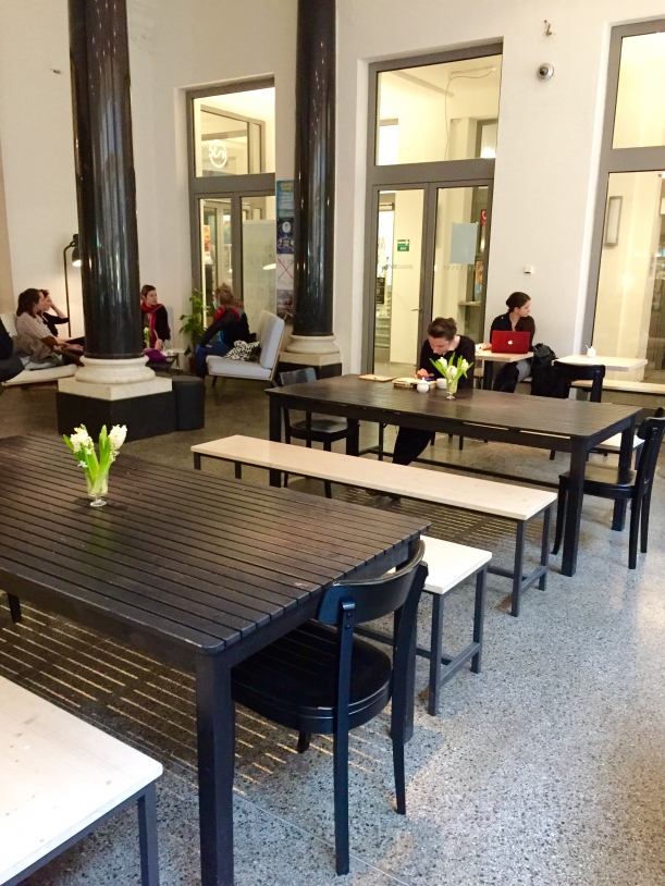 Bar / restaurace / café - Kafe Damu: Inspirováno prostorem