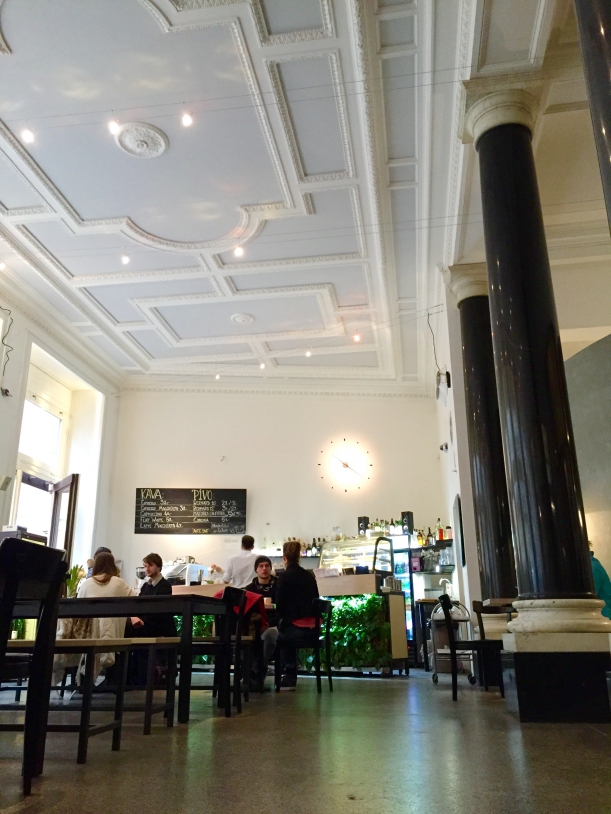 Bar / restaurace / café - Kafe Damu: Inspirováno prostorem