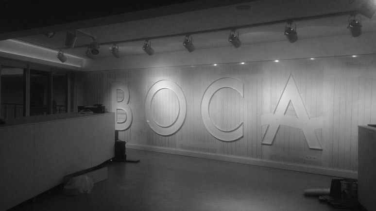 Obchod - Boca: Barevný nebarevný showroom