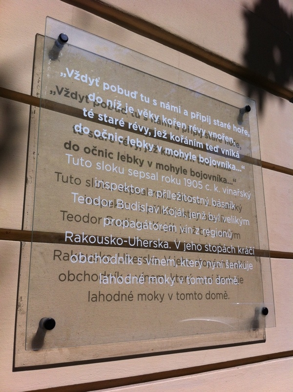 Bar / restaurace / café - Veltlin: Autentická atmosféra v Karlíně