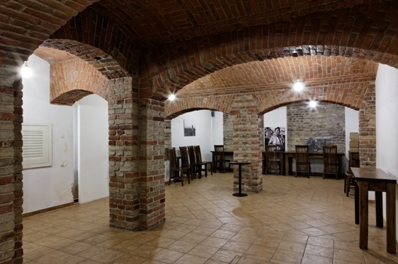 Bar / restaurace / café - Veltlin: Autentická atmosféra v Karlíně