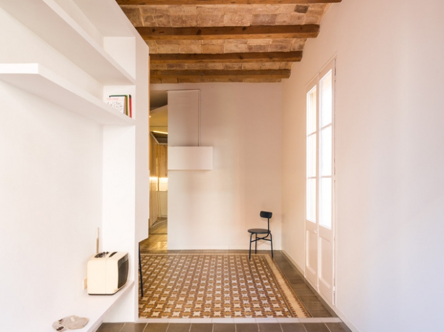 Byt v pasáži Dos de Maig - chodba 