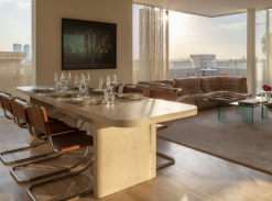 Jídelna s obřímy okny