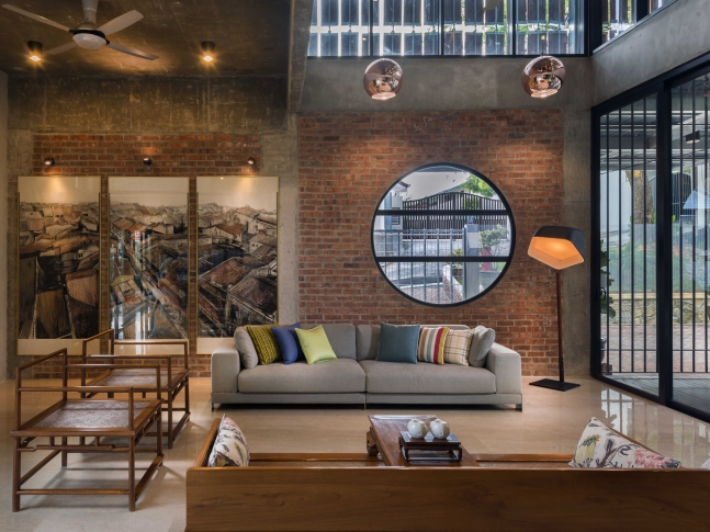 Clay Roof House - obývací pokoj 