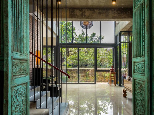 Clay Roof House - vstupní hala 