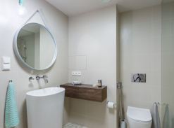 BYT STOUPAJÍCÍ - koupelna