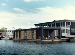 Houseboat 