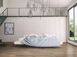 Ložnice se zavěšenou postelí