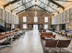 Hala hotelu Warehouse