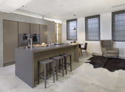 Kuchyňský ostrov obalený keramikou