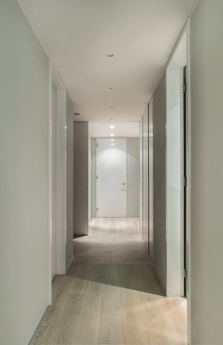 BYT SE STŘEŠNÍ TERASOU - PŘEDSÍŇ/CHODBA