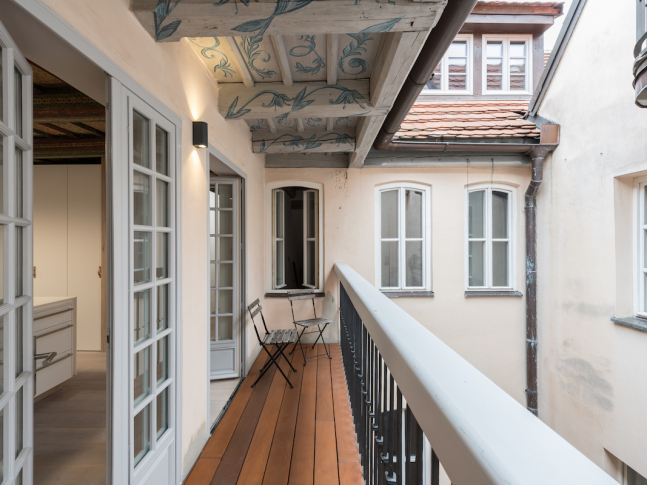 45m² - byt pro dva - pavlač/chodba