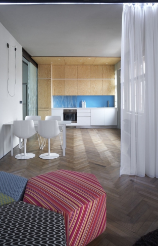 V luhu - jídelna s předsíní