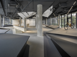 Zátěžový koberec - podlaha do showroomu