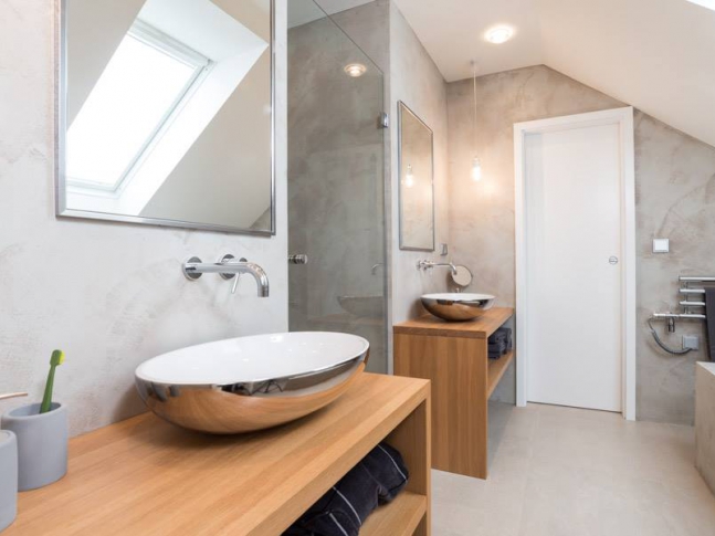 Jugoslávských Partyzánů / koupelna