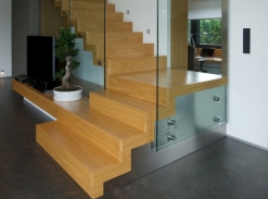 RD v Újezdu nad Lesy - schodiště