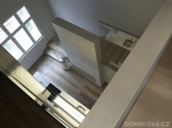 Byt ve Slavíkově ulici  - schodiště