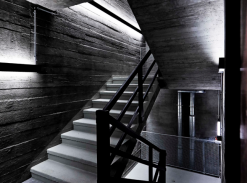 Betonové schodiště v penthouse Bunker