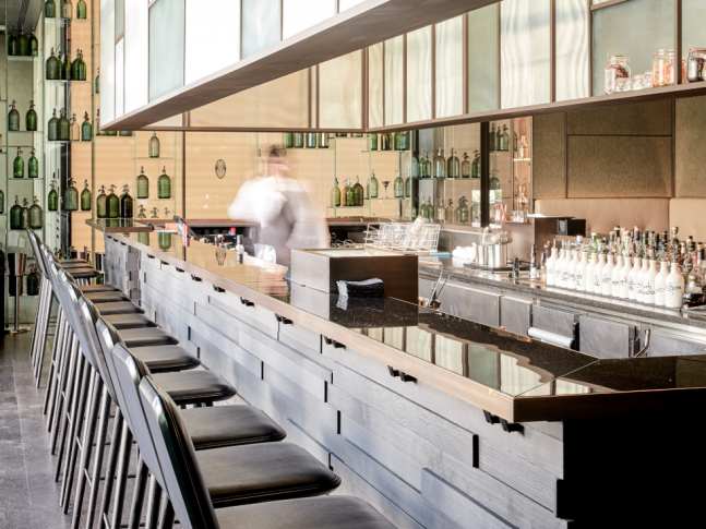 Bar a restaurace Roomers Baden-Baden 