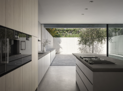 Kuchyň s výhledem na terasu