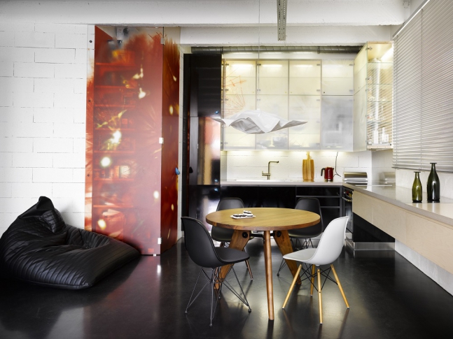 Byt v Tovární - obytný prostor s kuchyní Byt v Tovární, Holešovice