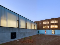 Dostavba základní školy v Roztokách