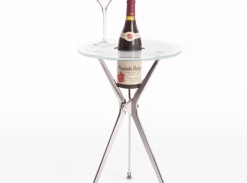 Stolek na víno