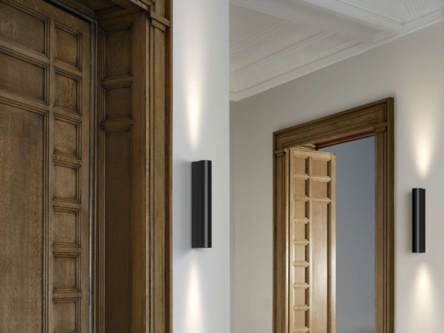 Nástěnná lampa E04