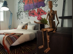 Socha SEDÍCÍ FIGURA - dřevo