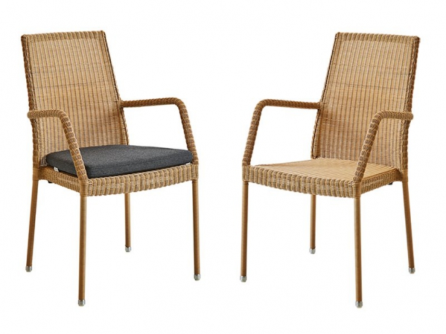 Židle s područkami Cane-Line Newman