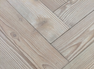 Dřevěná podlaha Herringbone Larch Gstaad