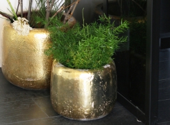 LOOOOX keramický květináč oválný zlatý antik M